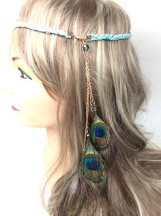 Fascia per capelli intrecciata celeste con piume di pavone (1 pz)
