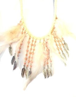 Collana Salmone con perline e piume (1 pz)