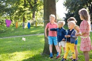 BS BUITENSPEEL – GIOCO DI LANCIO SEDERINI DI ANIMALI IN LEGNO (2 pz.)